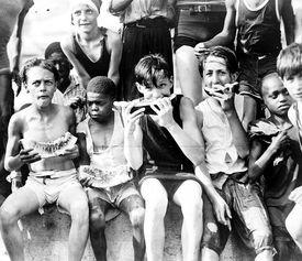 吃瓜群众摄影作品图片,吃瓜群众镜头下的生活百态